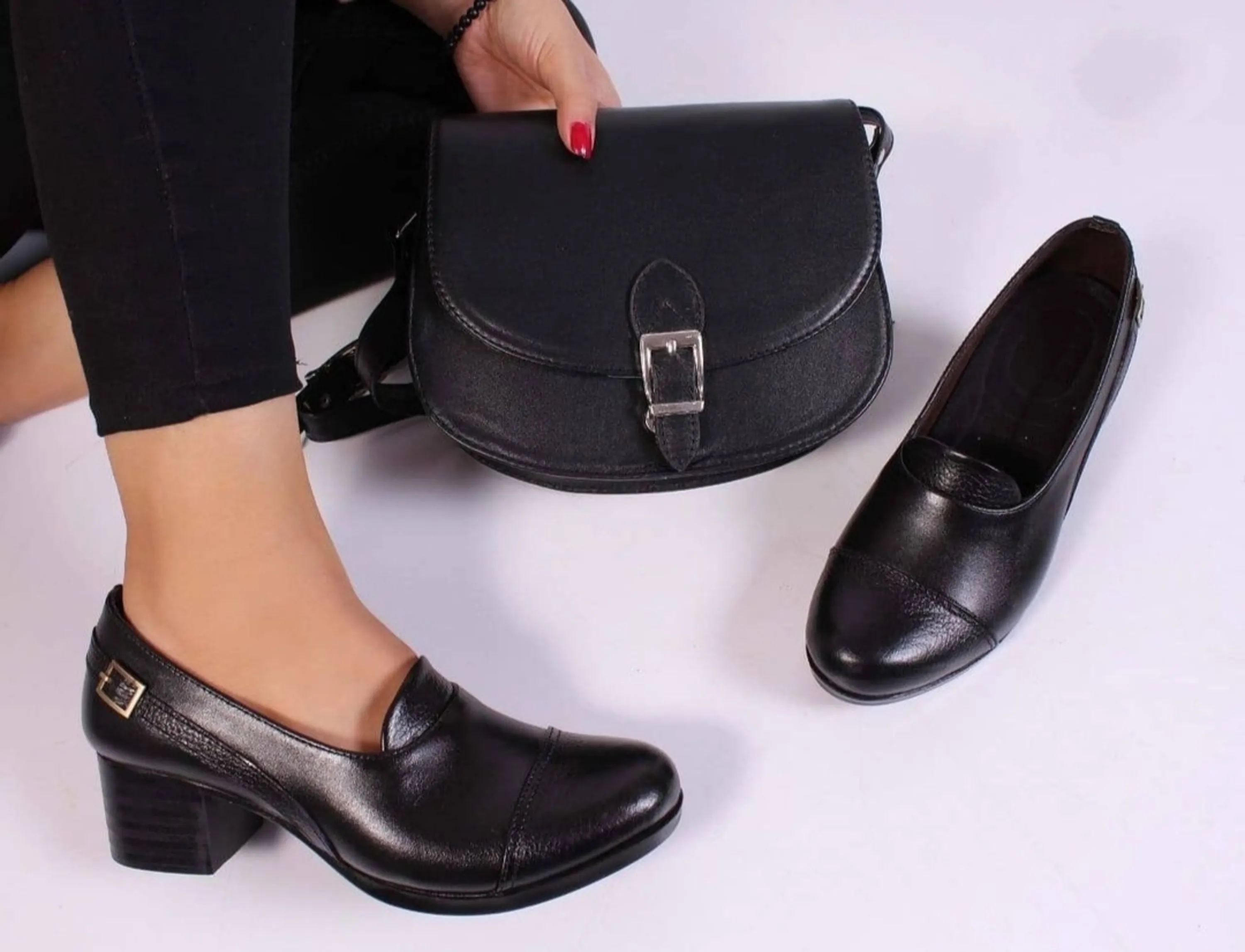 کفش  چرم  زنانه مدل بفل سگک کفش  چرم  زنانه مدل بفل سگک